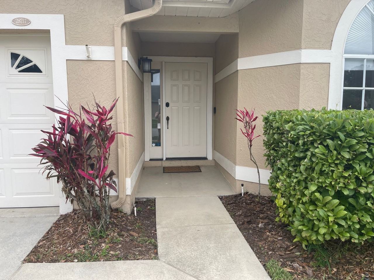 28217 Tanglewood Dr - Photo 3 of 39