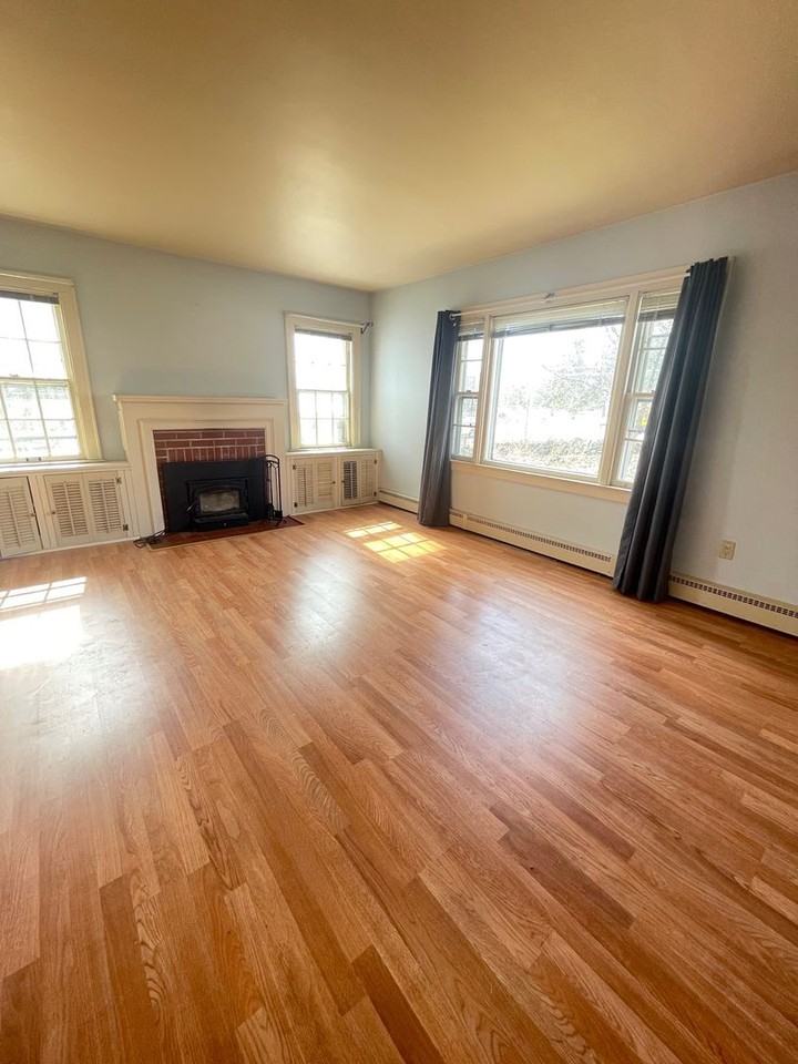 205 Quassaick Ave - Photo 2 of 12