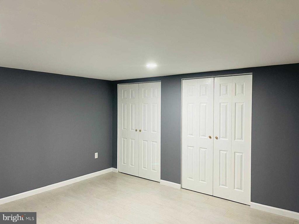 11 Oakbrook Ct - Photo 3 of 13