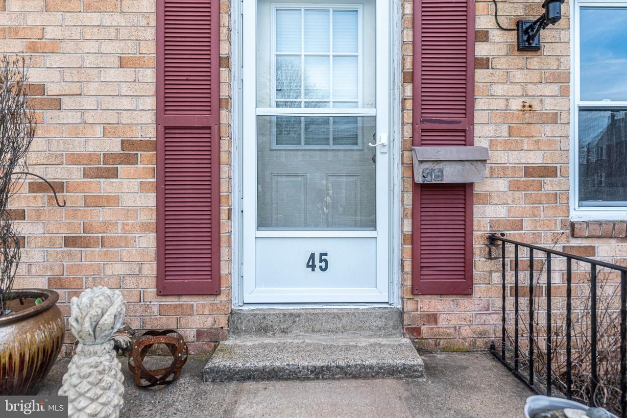 45 Alan Ln - Photo 2 of 12