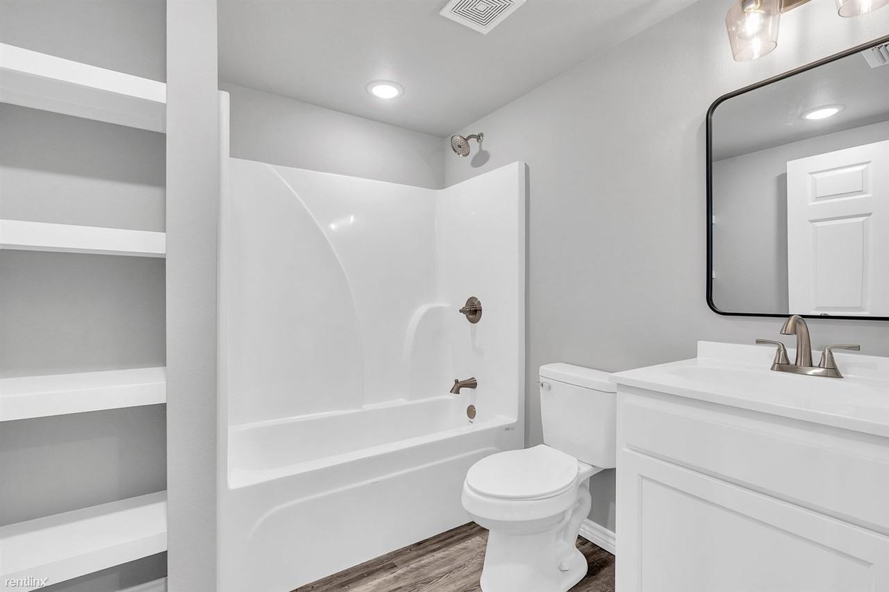 213 Lomond Ave - Photo 3 of 10