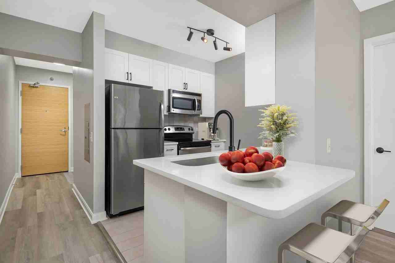 210 N Wells St #1-1 - Photo 4 of 14