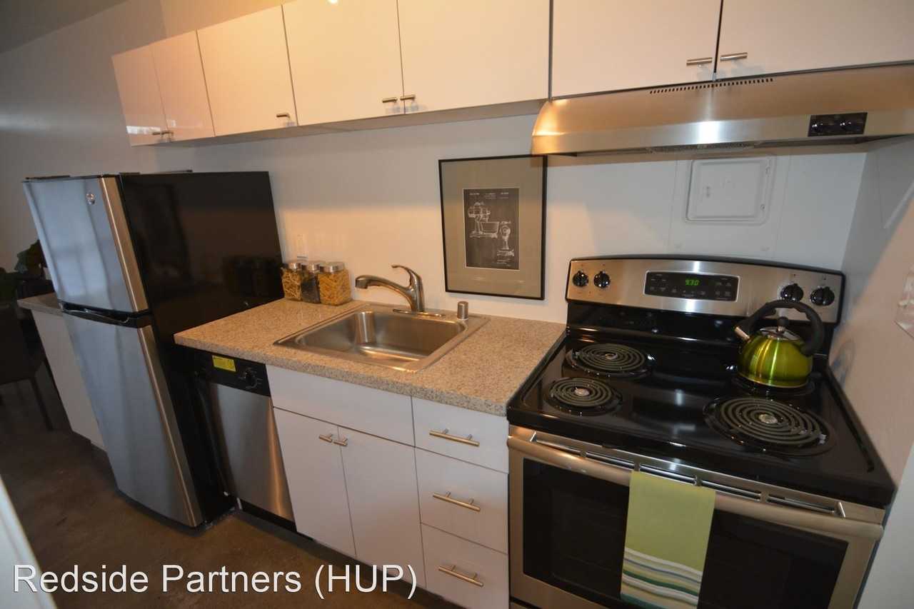 910 10th Ave E - Photo 3 of 6