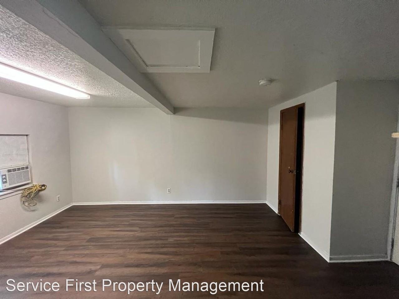 907 Leonard St - Photo 2 of 9