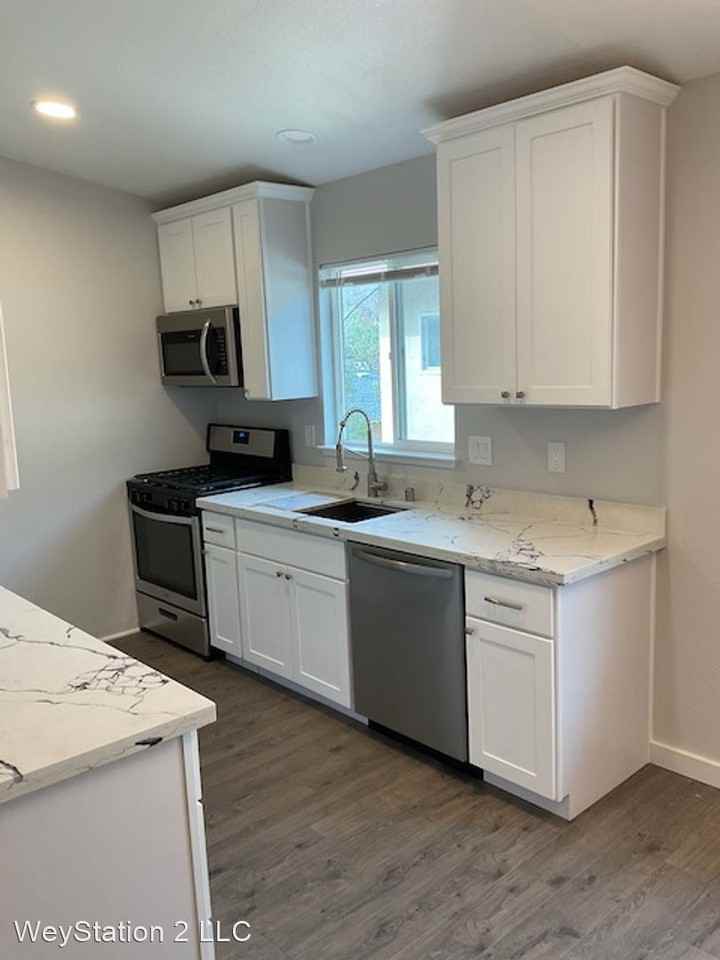 Berkeley Square Apartments - Photo 3 of 48