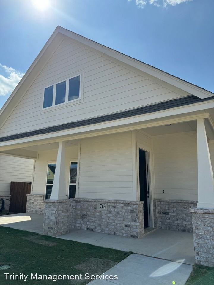 713 The Cottages Dr - Photo 2 of 19