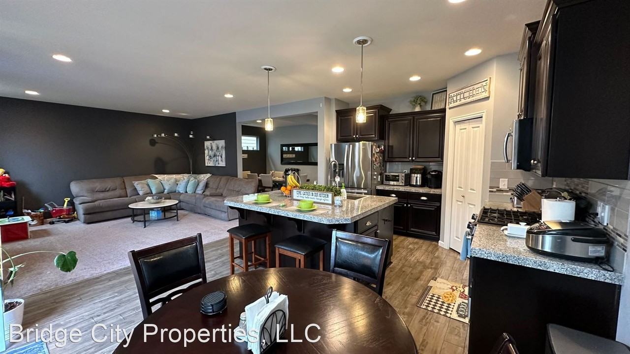 12360 Se Yellowstone St - Photo 3 of 50