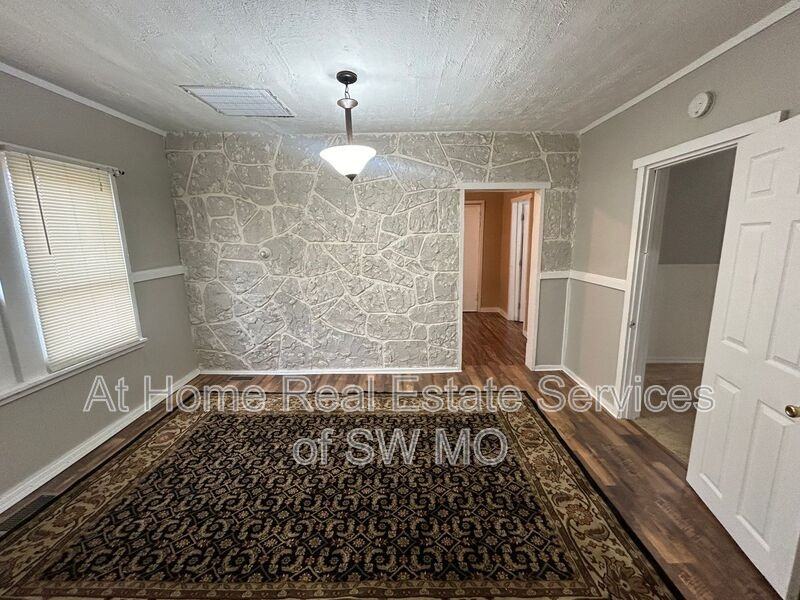 1536 W Madison St - Photo 3 of 9