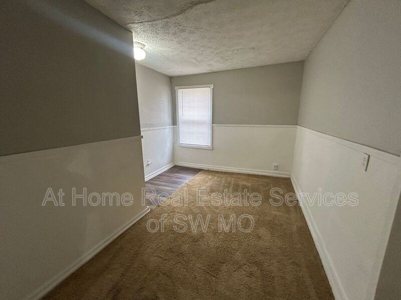 1536 W Madison St - Photo 5 of 9