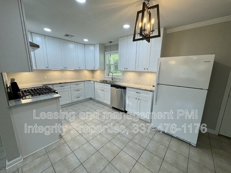 305 Alice Dr - Photo 2 of 15
