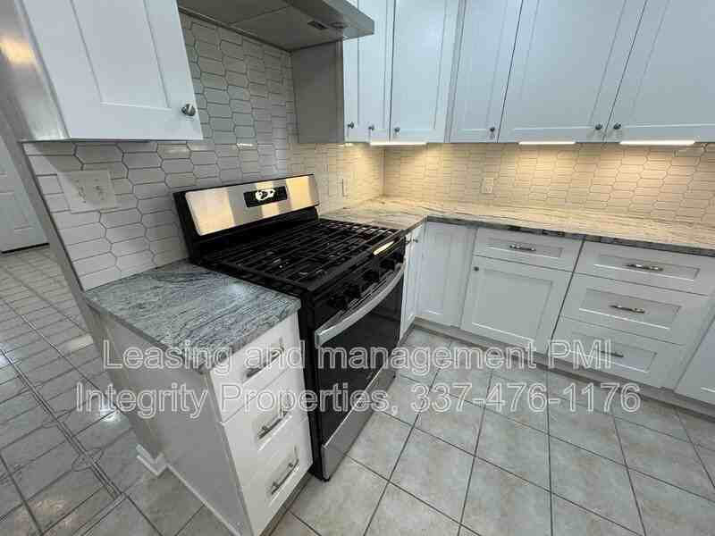 305 Alice Dr - Photo 3 of 15