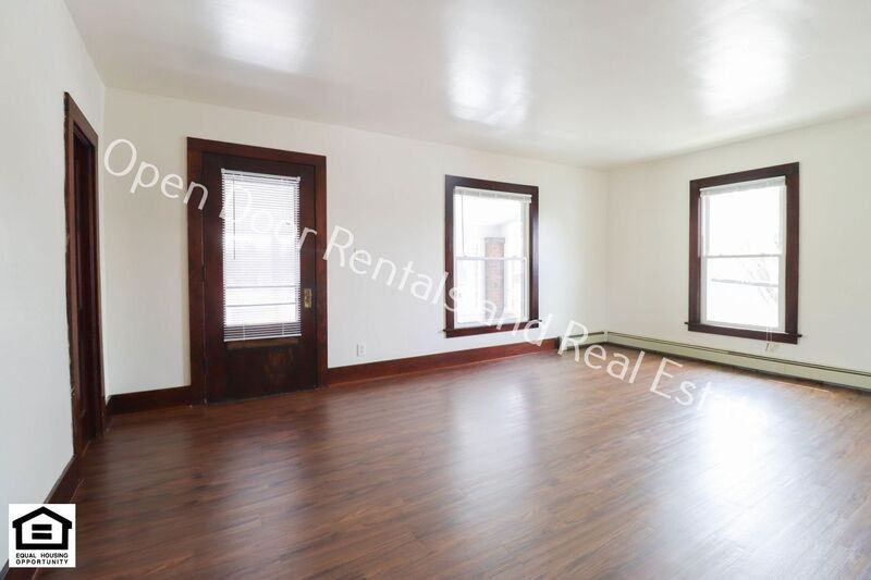 204 1/2 W Houston St - Photo 3 of 12