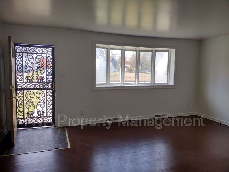 1311 Beazley St - Photo 2 of 13