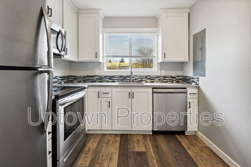 8045 Ne Flanders St - Photo 3 of 19