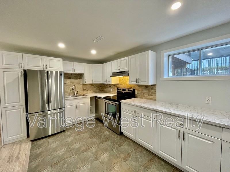 690 San Michelle Rd - Photo 3 of 22