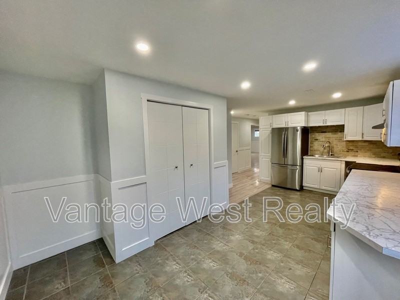 690 San Michelle Rd - Photo 5 of 22