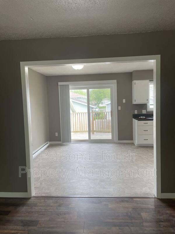 725 30th St N - Photo 2 of 18