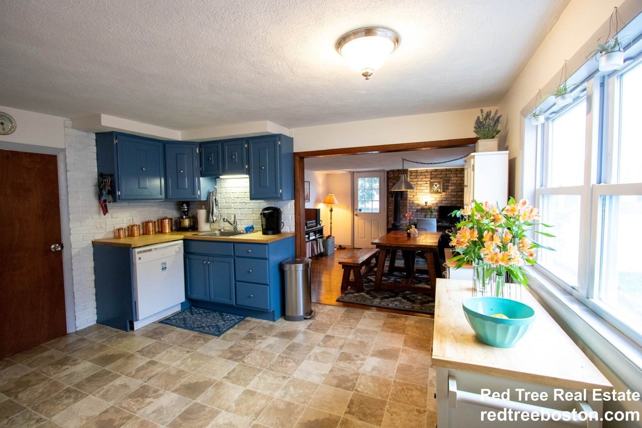 62 Thorndike St - Photo 3 of 13