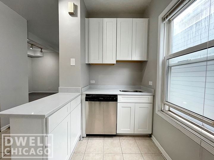 3631 N Hermitage Ave #2R - Photo 2 of 24