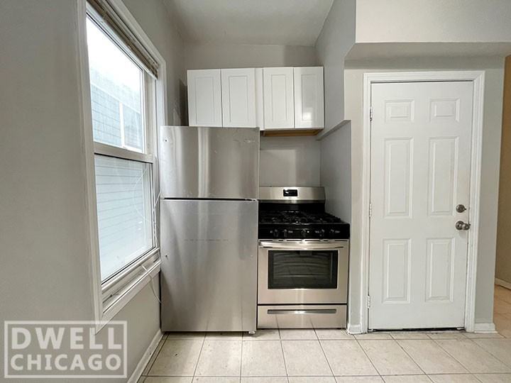 3631 N Hermitage Ave #2R - Photo 3 of 24