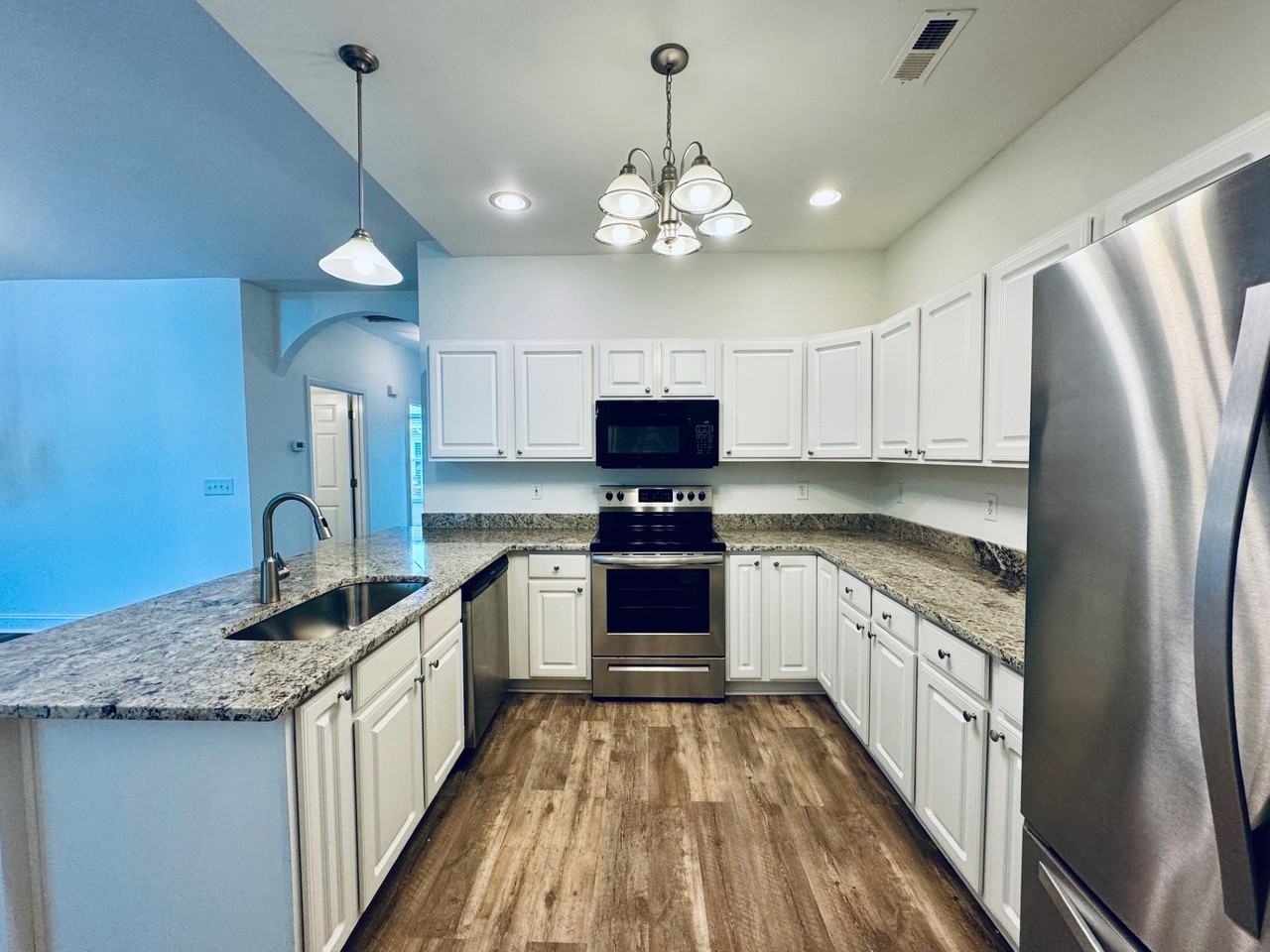 626 Banks Dr - Photo 4 of 22