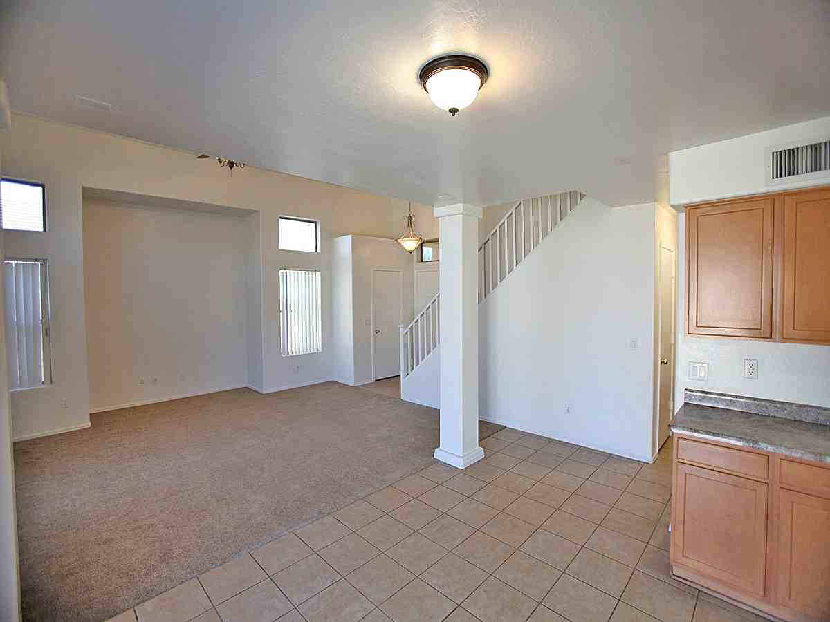 10986 W Del Rio Ln - Photo 2 of 15