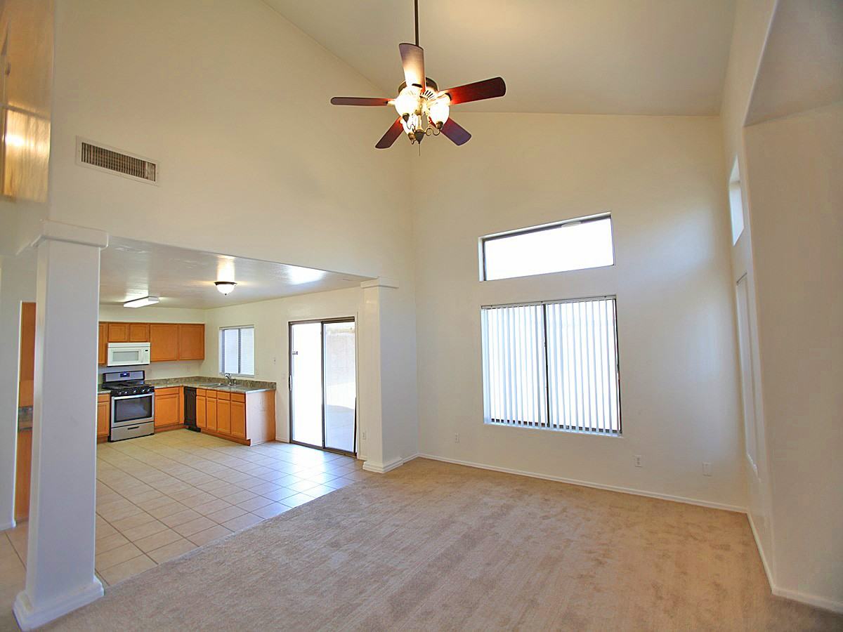 10986 W Del Rio Ln - Photo 3 of 15
