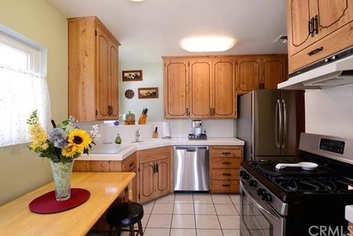 1306 E 15th St - Photo 3 of 9