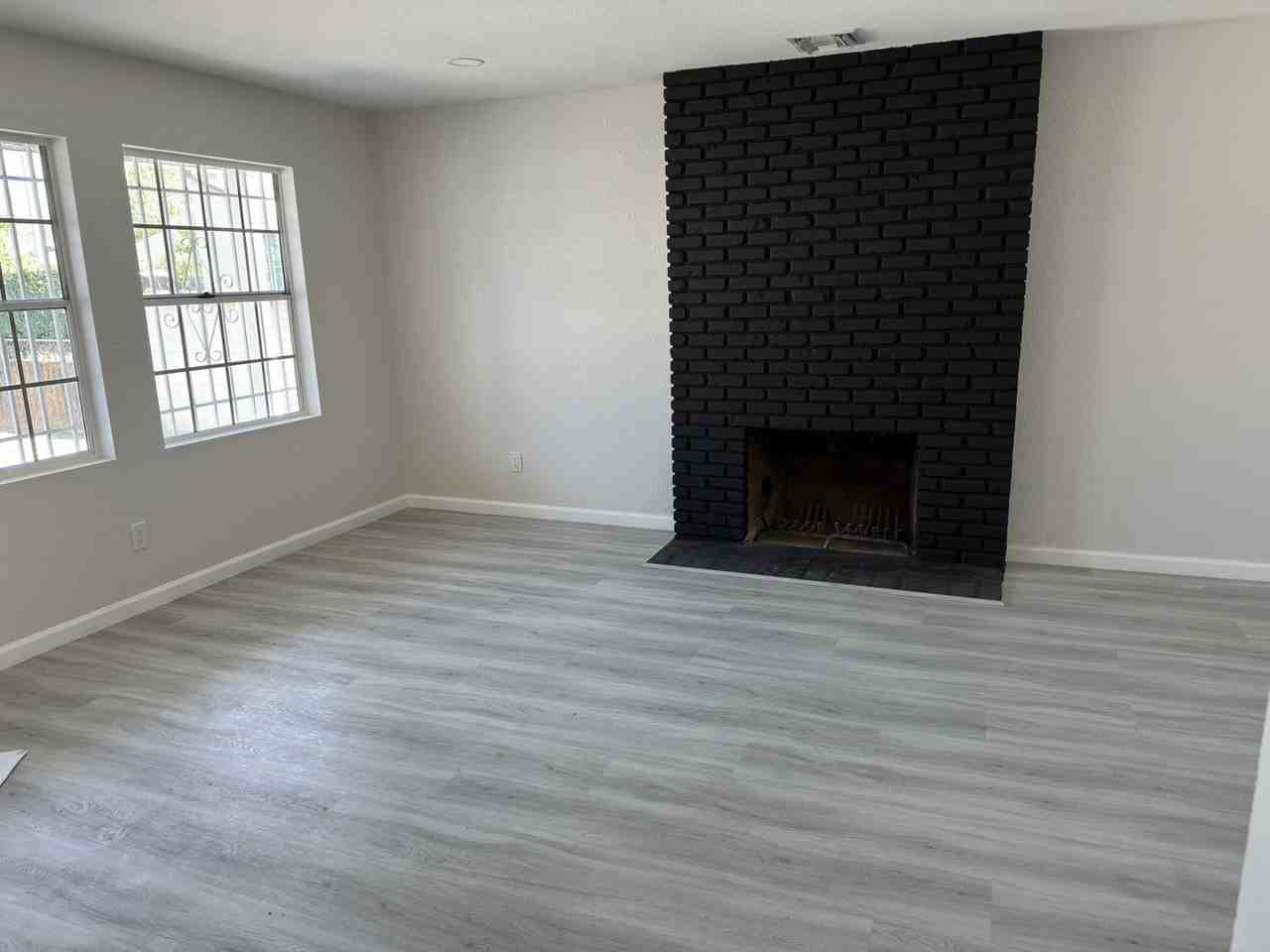 1820 E 109th St - Photo 2 of 10