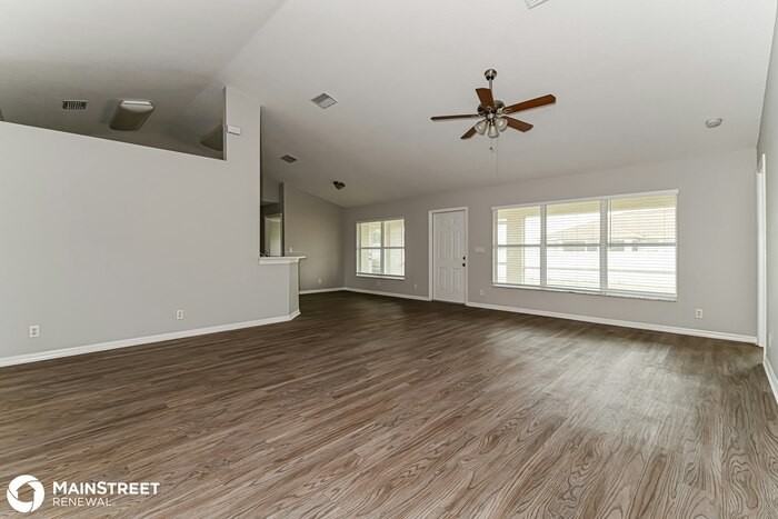 3909 Ne 9th Pl - Photo 3 of 16