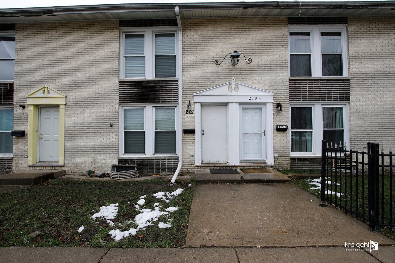 2102 Hebron Ave, Zion, IL 60099 3 Bedroom House for 1,550/month Zumper