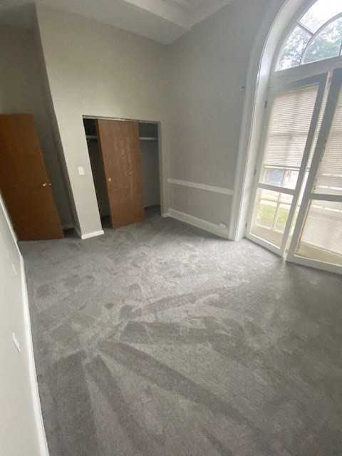 Austin Manor - Photo 3 of 8