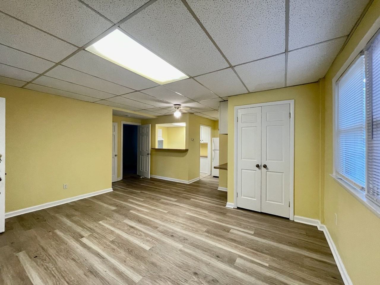 613 Camden - Photo 3 of 10