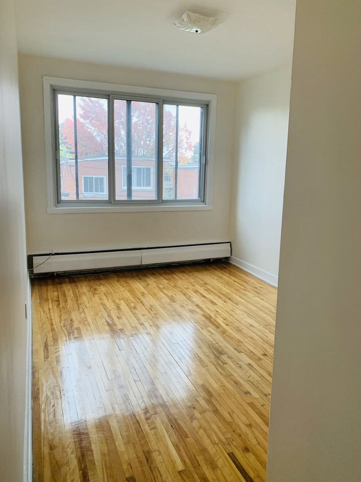 1712 Rue du Collège - Photo 3 of 11