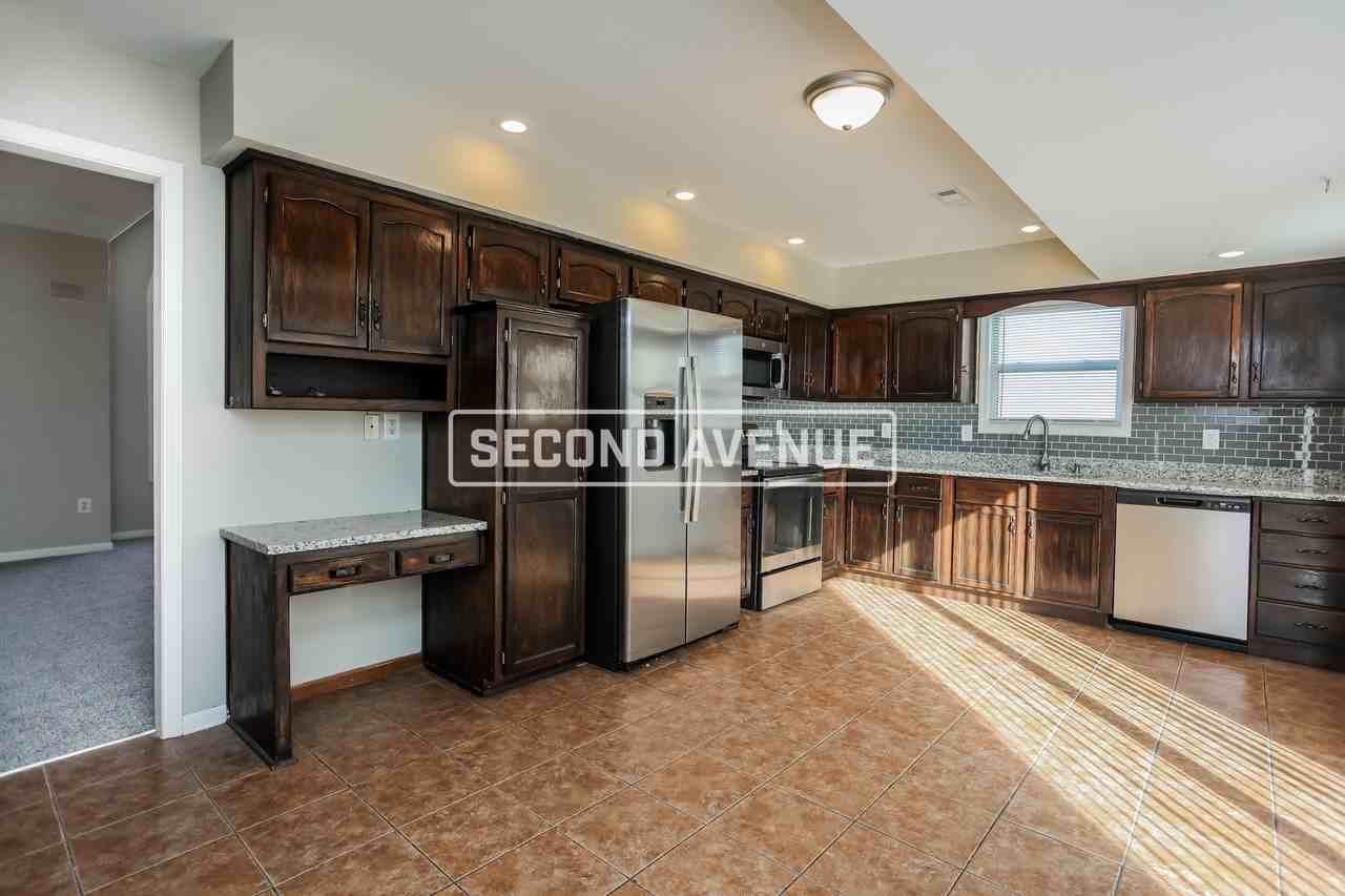 1719 N Ashley Dr - Photo 2 of 18