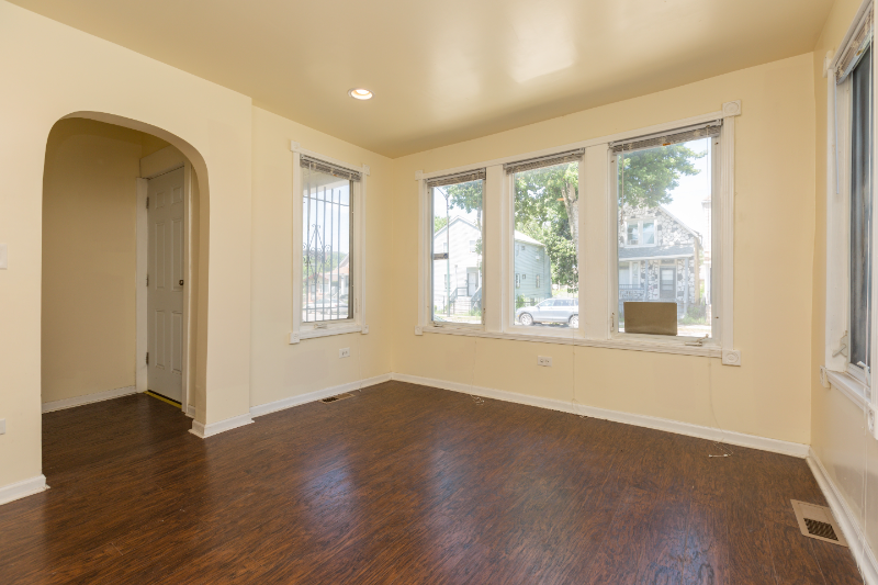 705 W 81st St - Photo 2 of 9