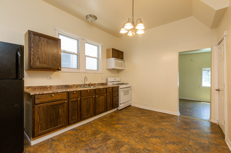 705 W 81st St - Photo 3 of 9