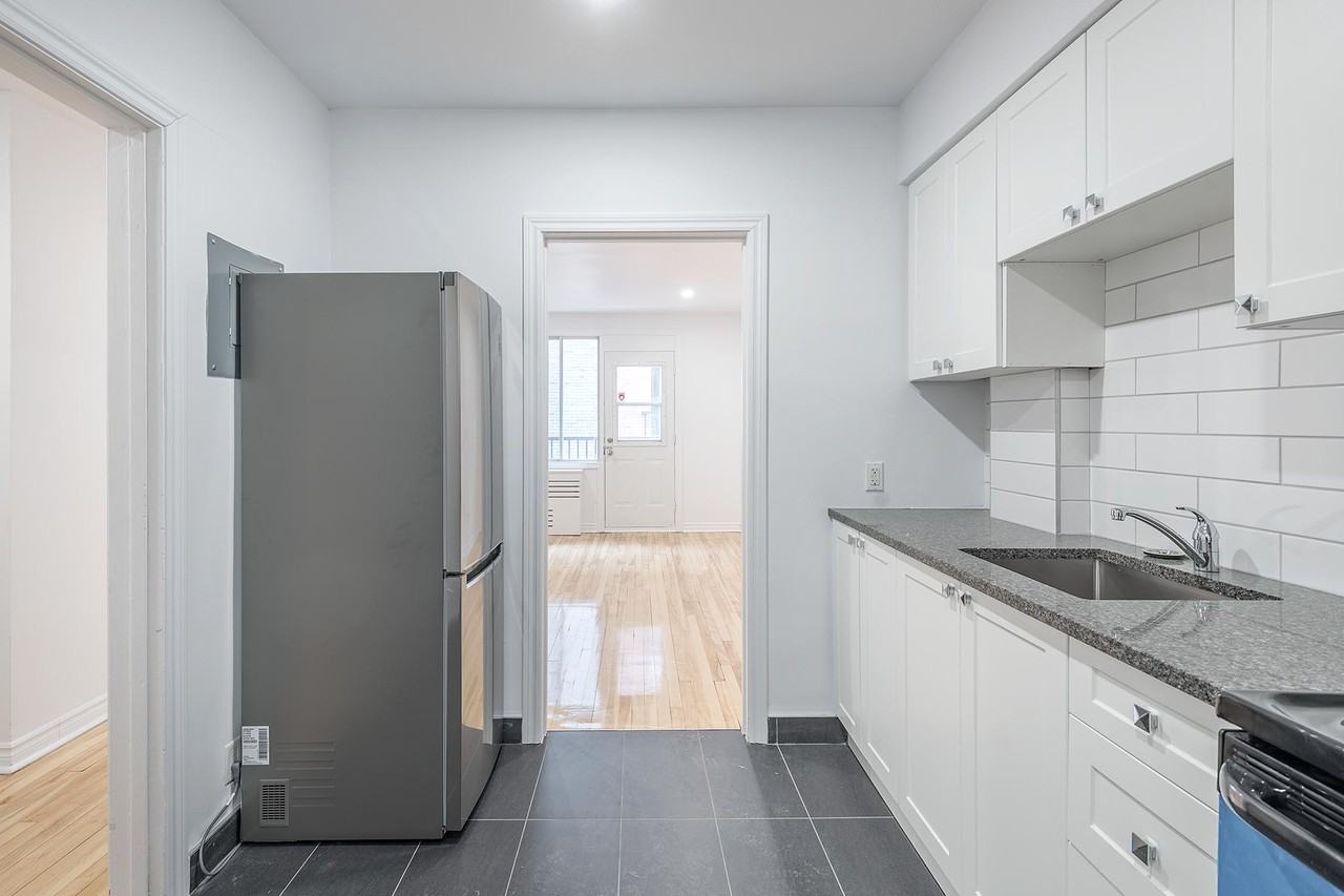 6770 Chemin de la Côte Saint Luc ##14 - Photo 3 of 11