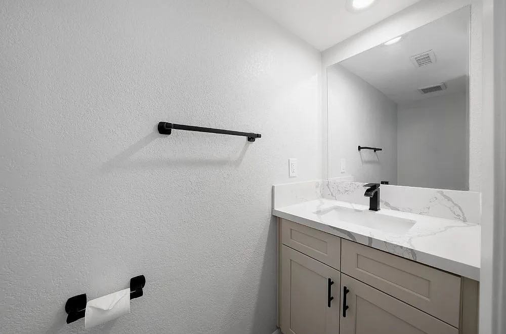 660 Las Colinas Dr #NA - Photo 3 of 13