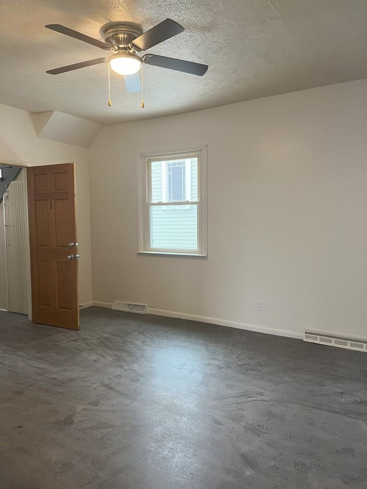 1303 1st Ave N #1 - Photo 4 of 8