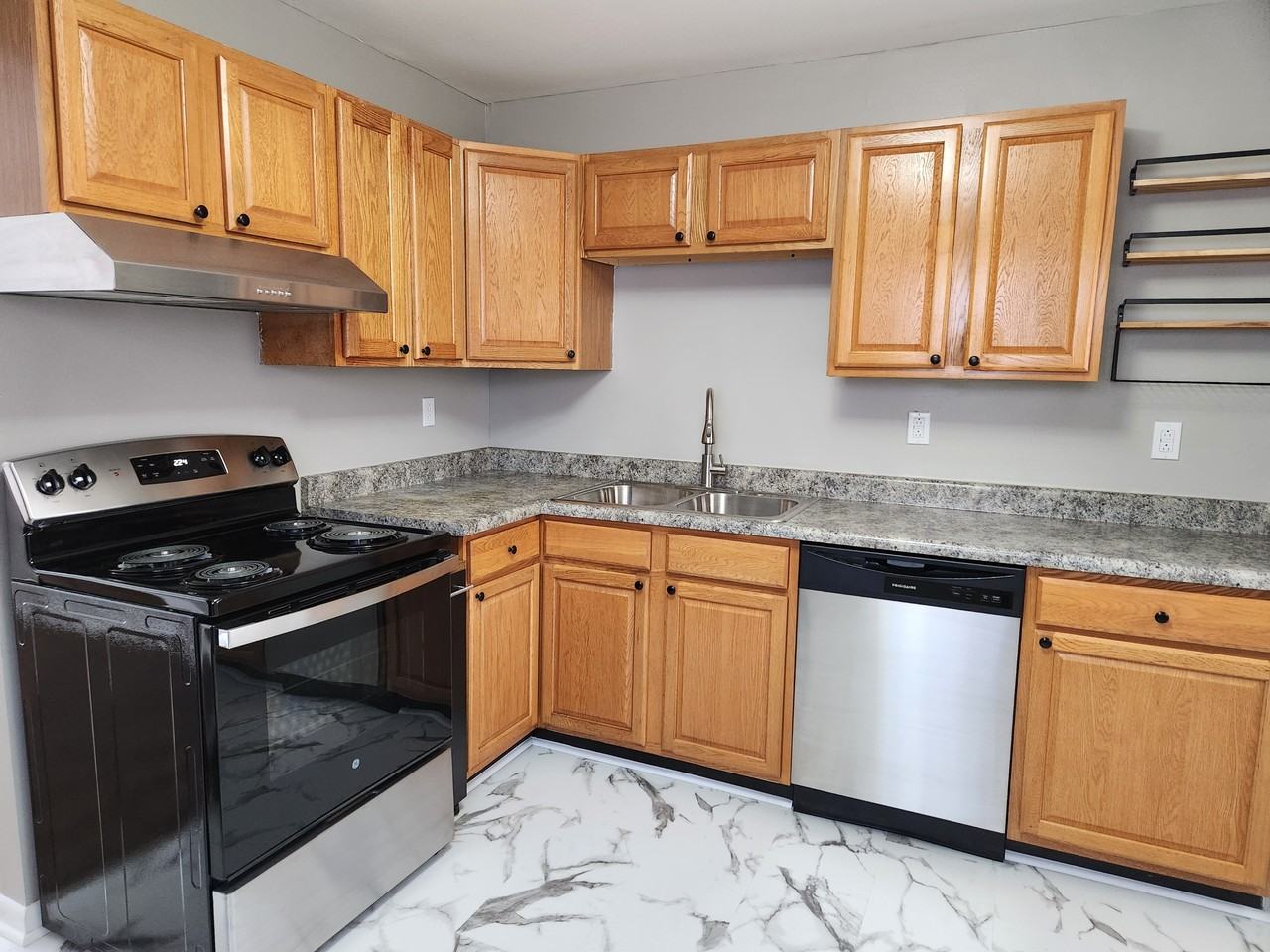 317 Ashgrove Dr #NA - Photo 3 of 24