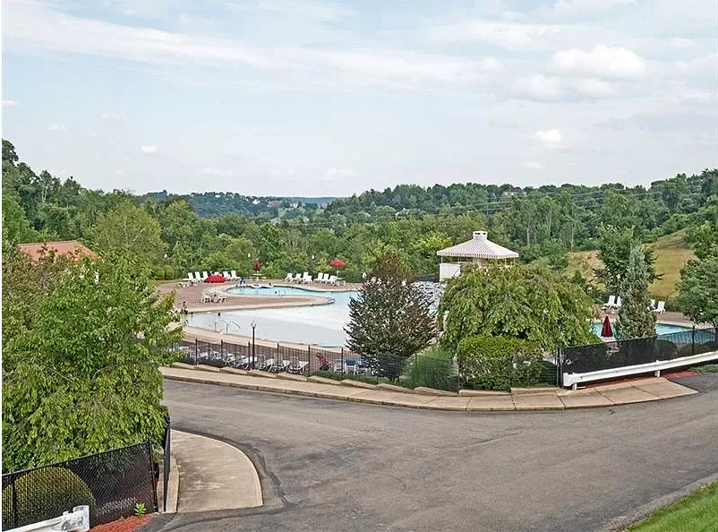 1506 Pointe View Dr #NA - Photo 2 of 33