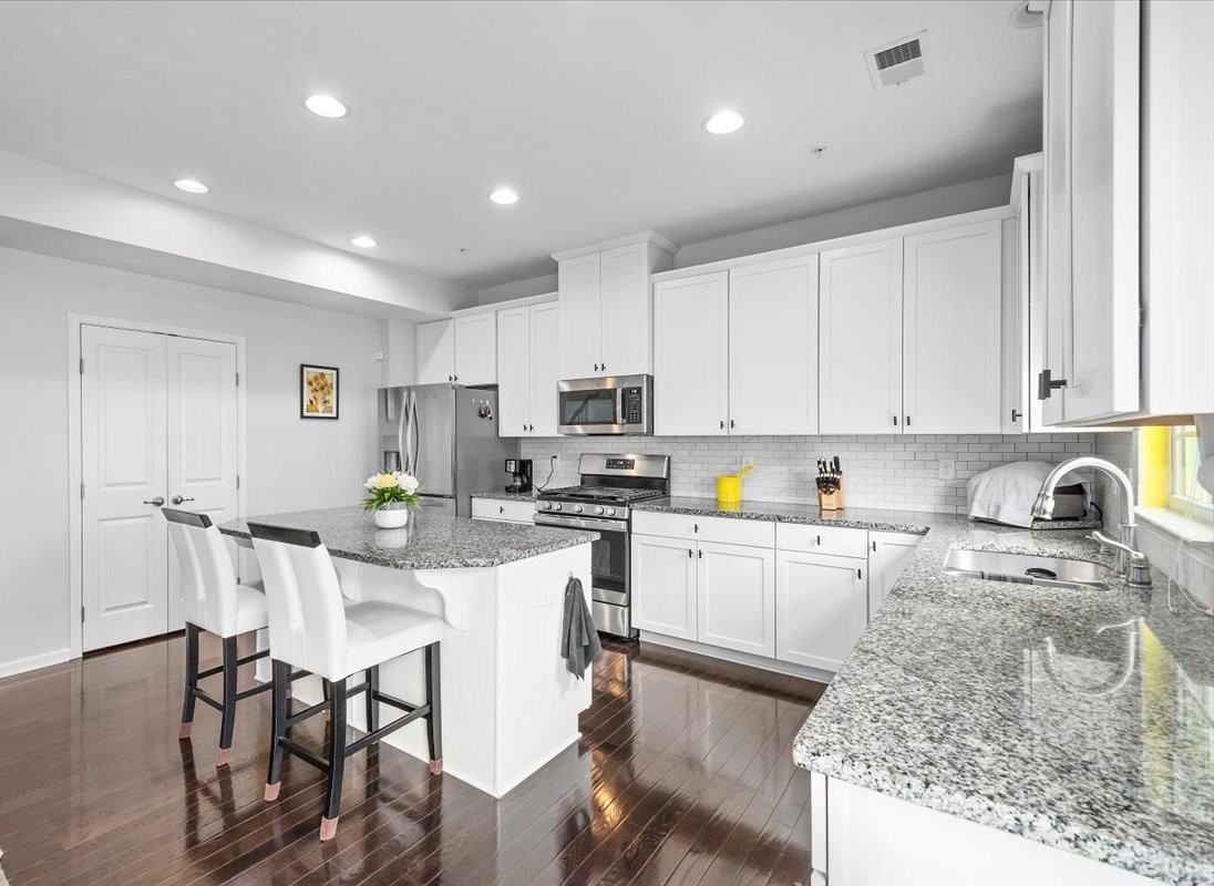 1506 Pointe View Dr #NA - Photo 3 of 33