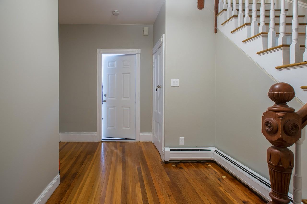 55 Blossom St #1 - Photo 4 of 13