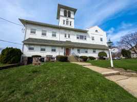 featured image of 525 School St