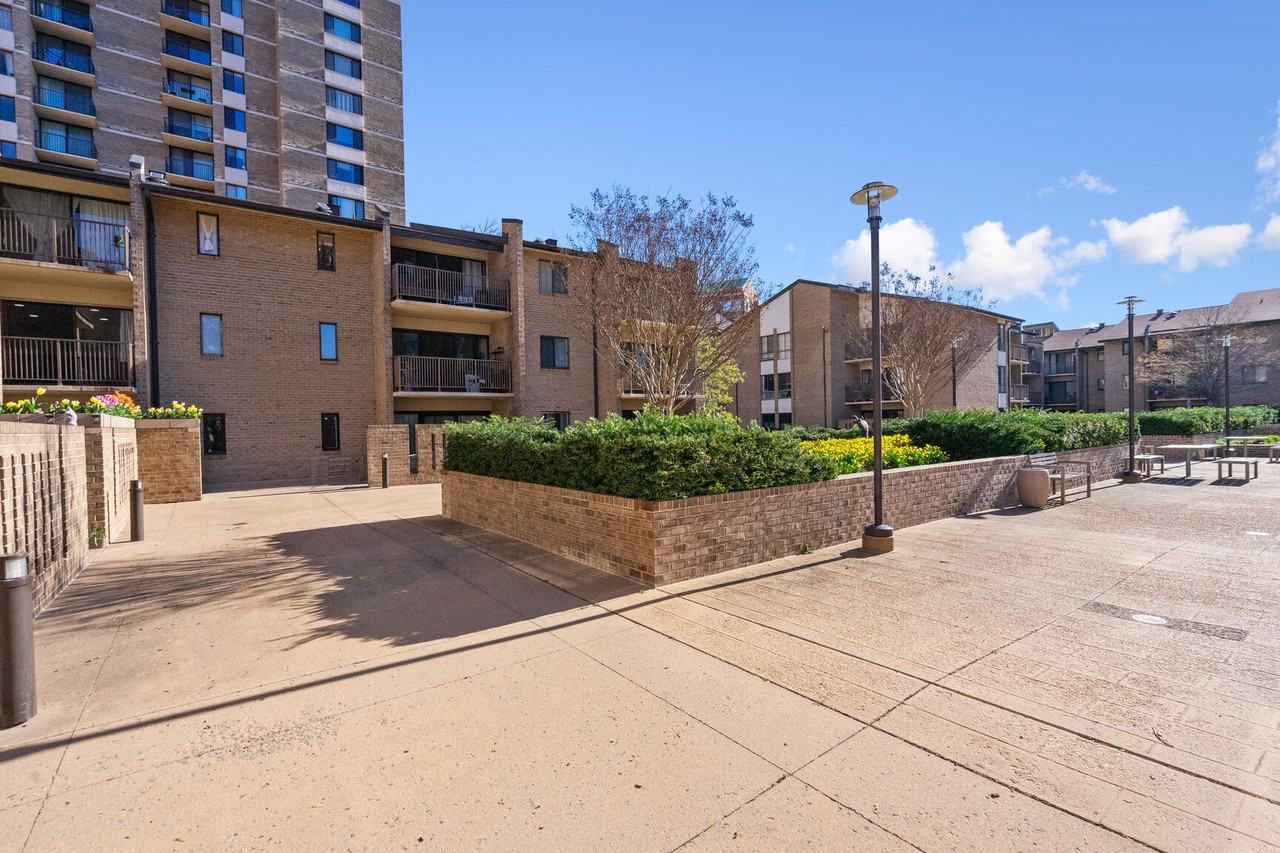 102 Monroe St #201 - Photo 2 of 29