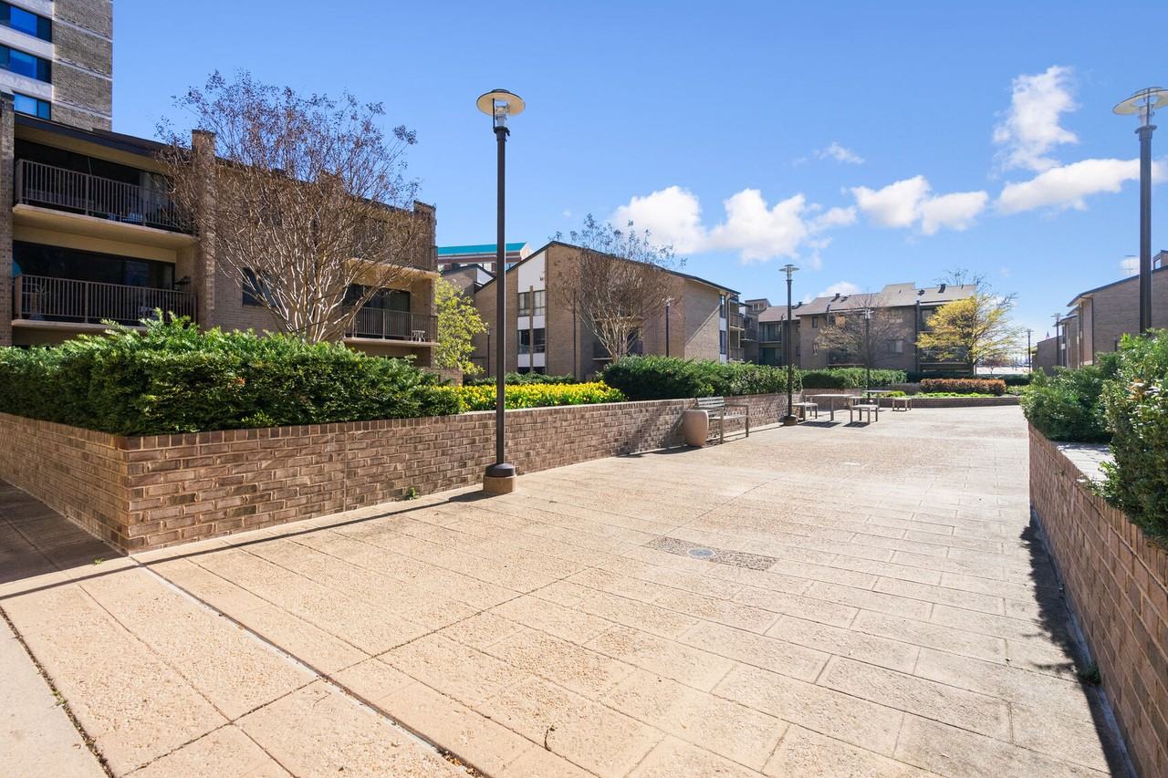 102 Monroe St #201 - Photo 3 of 29