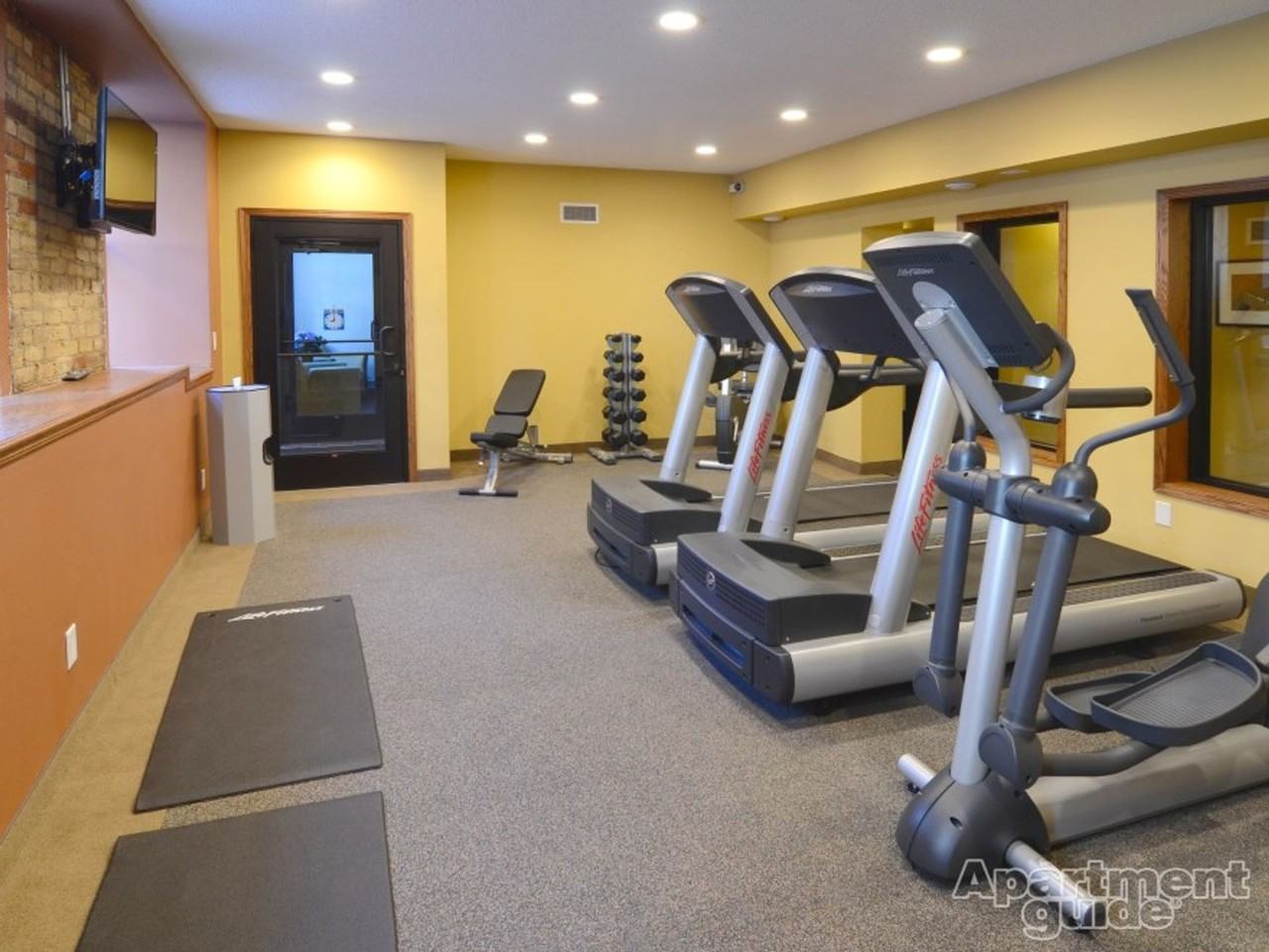 Brentwood Apartments - Photo 6 of 17