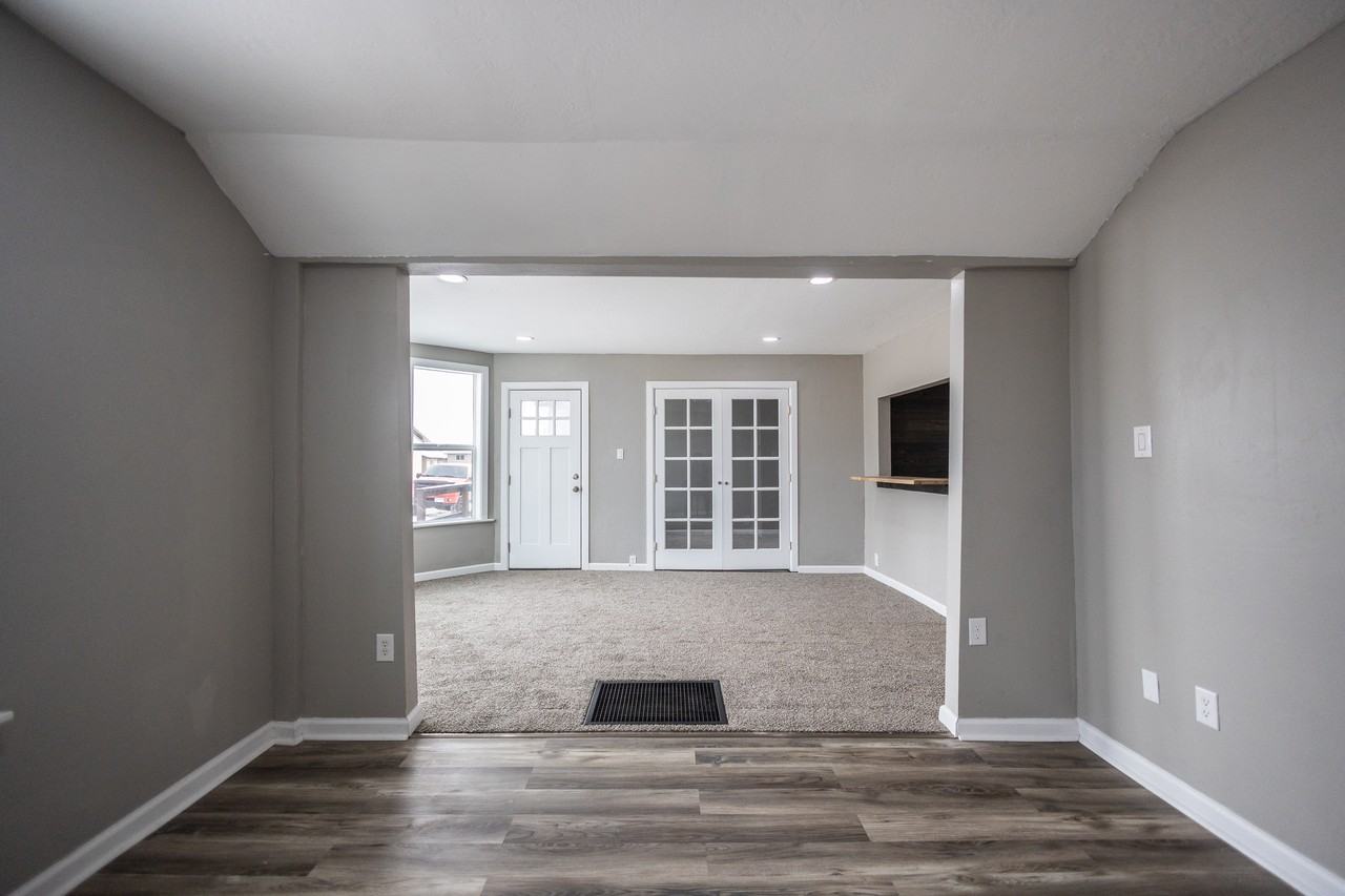 317 E 4th St #1 - Photo 2 of 6