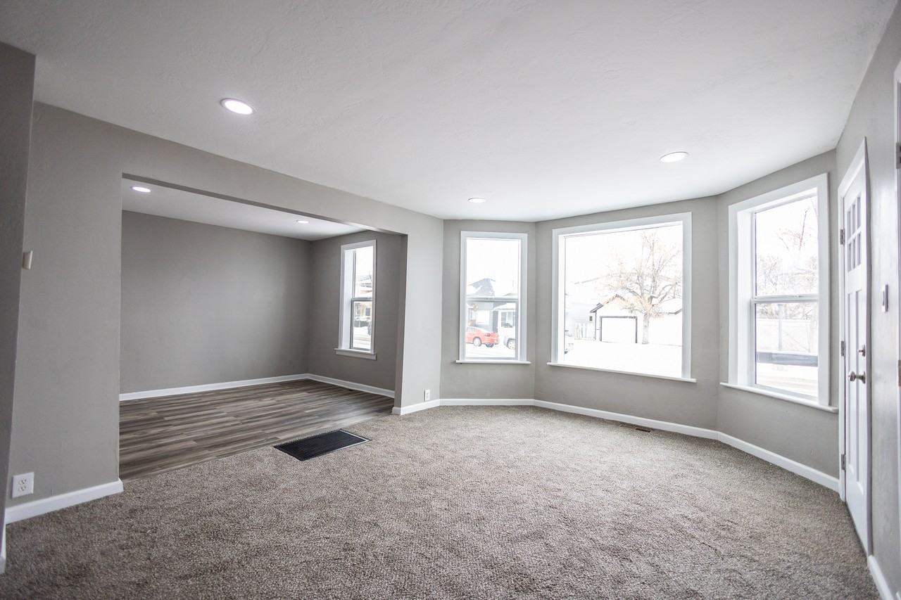 317 E 4th St #1 - Photo 3 of 6